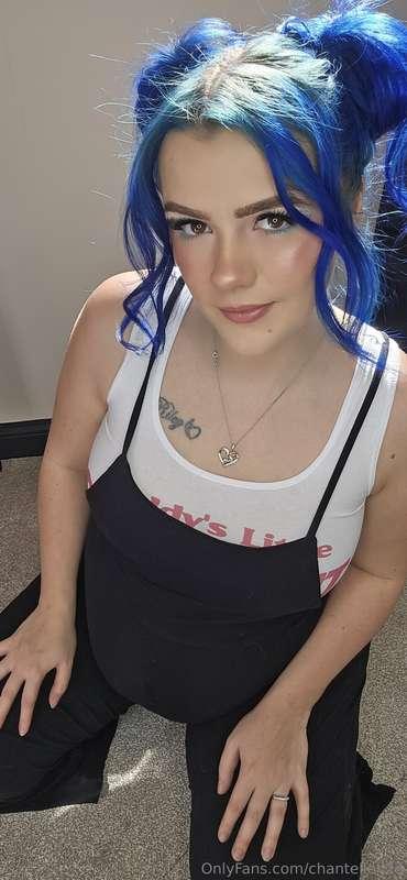 Felt cute, do you like my.outfit?? 😌😌