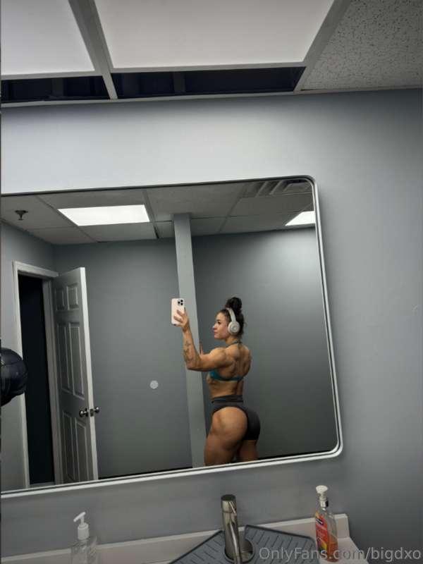 Booty check! Think it’s looking good? Slide in my DMs. 😉