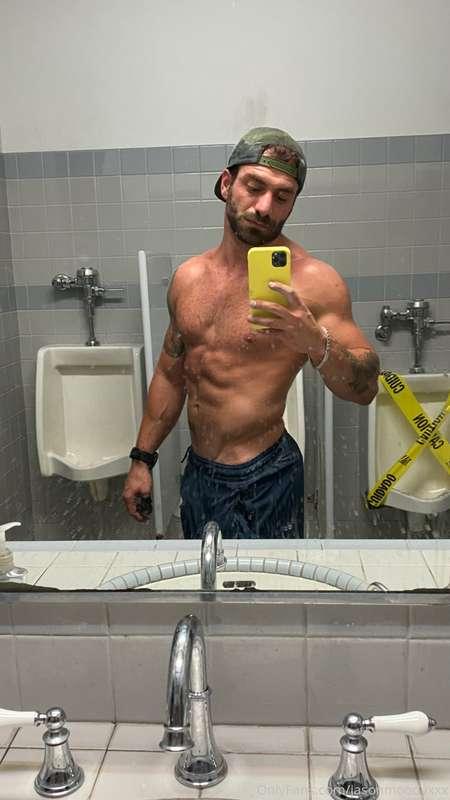 😈