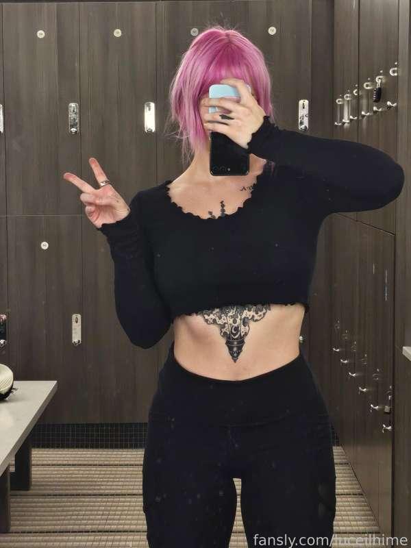 Sorry for the lack of posts my love! I've been busy in the background adulting and prepping for a anime con coming up AND workong out/meal prepping. 
I also needed a small teensy tiny break hehe. Rest assured I'll be back to regular almost daily posting either tomorrow or the following day! 👄🖤

#fyp#gym#fit#tattoos#alt#cute#nomakeup#purplehair