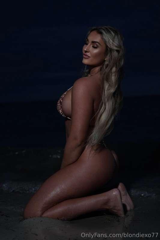 Beach siren 🧜🏻‍♀️🩷