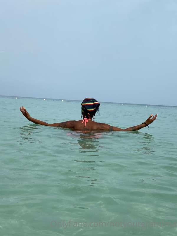 I love the beautiful waters of Negril anyone want to go to H..