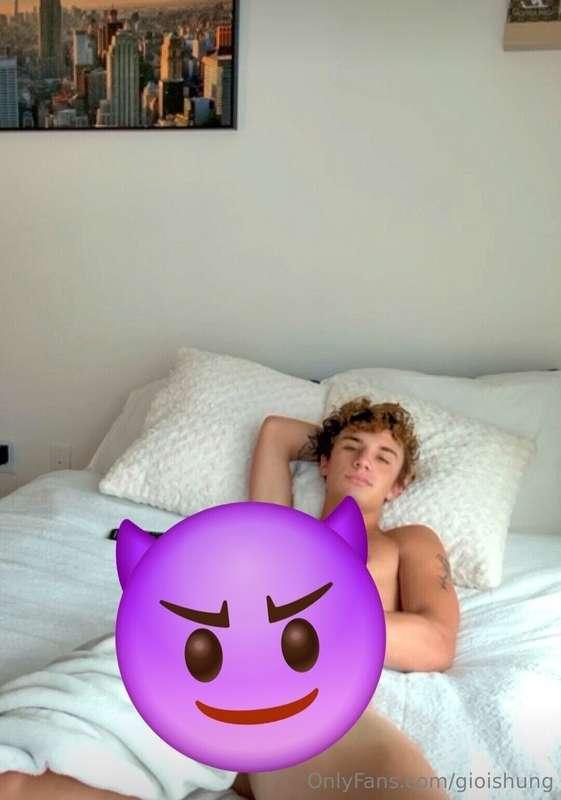 Hmu in my DMs for a fun time 😈😈