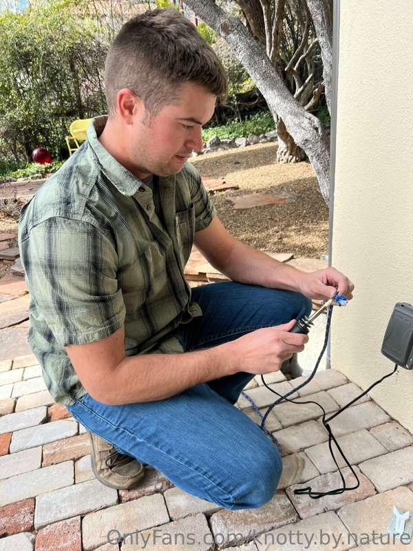 Preparing ropes for the live stream tonight 🤠
Use a hot knif..