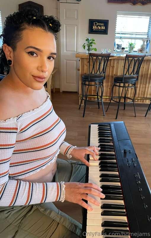 Want to learn how to solo on the keys? Playing the fourth, f..