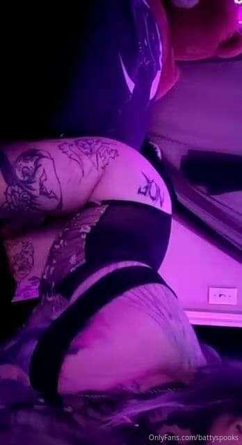 Preview at the new outfit for the next set. ^-^