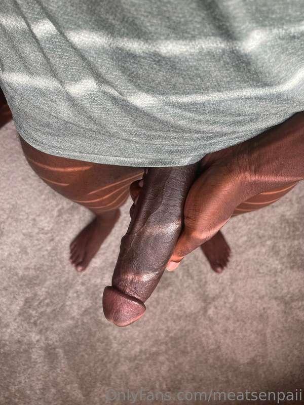 ‘Like‘ if you think my dick is pretty 🤩