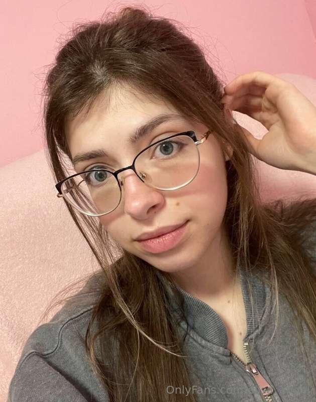Your home girl 🎀 @maria_curie 🎀 she is waiting for you for a..