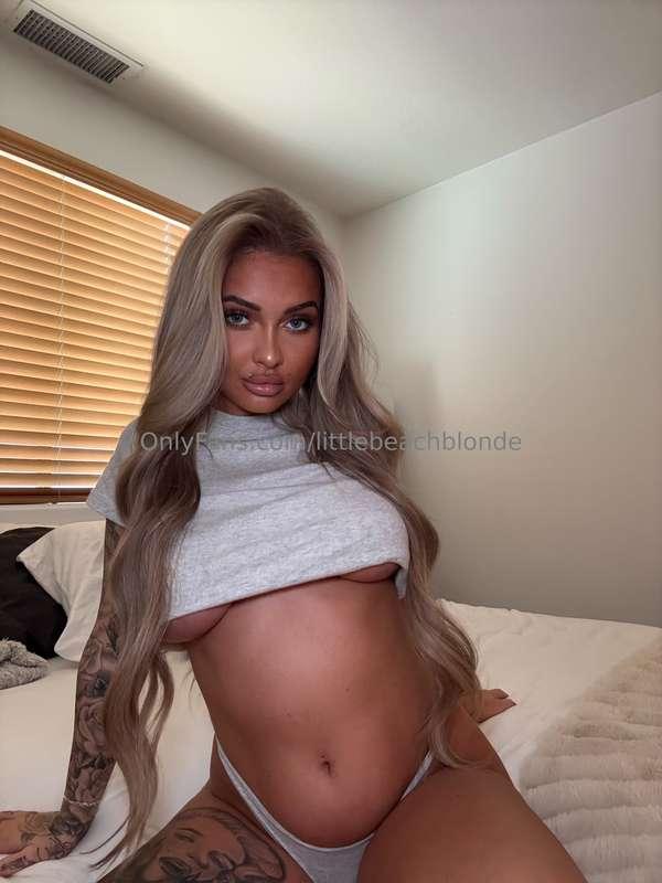 LIVE TONIGHT‼️5:30PM PST/ 8:30PM ESTcum hang with me baby 💋 ..