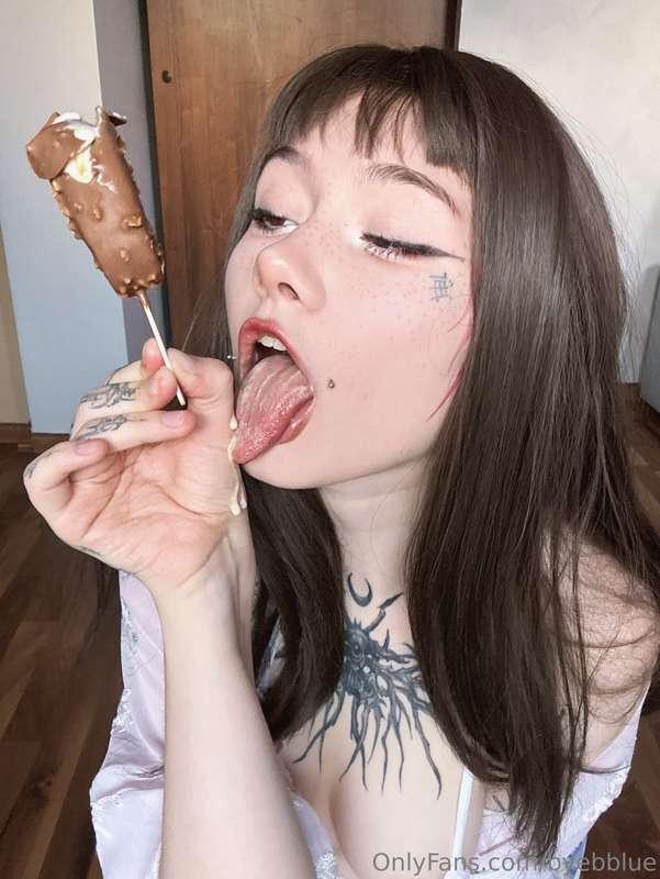 I like how ice cream drips down my hands and onto my breast🤤..