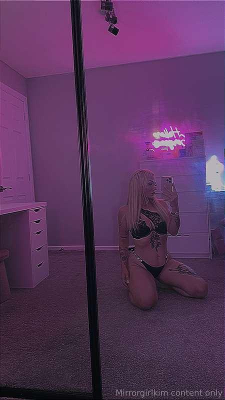 Mirrorgirl has made her way to your messages…