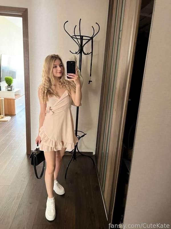 Feeling cute, might delete later 💖  
#fyp #girlnextdoor #cute #daddysgirl #tiny #student #life #blonde #natural #selfie 