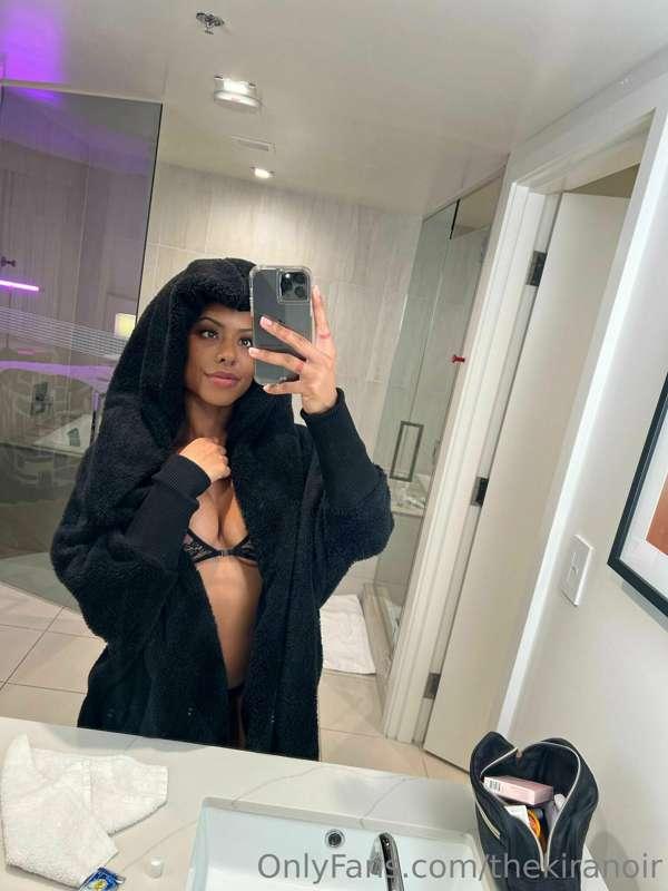 Laced in black and ready to be worshipped 🖤