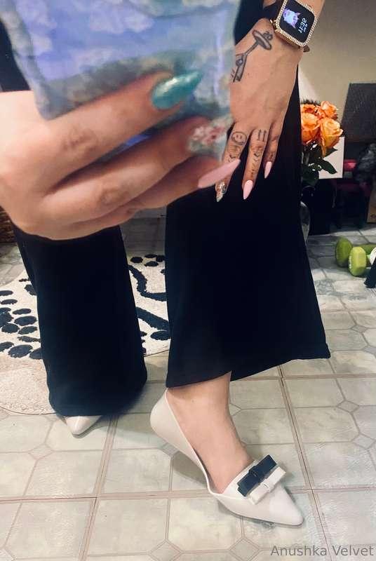 "The GIGANTIC Queen of Soles"In the heart of a realm shroude..