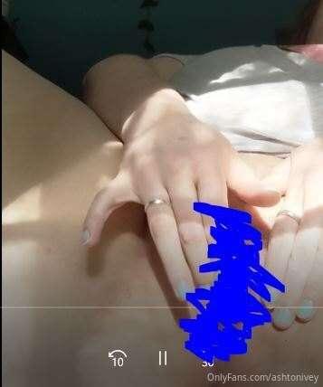 Nice little video playing with my wet little kitty in the mo..