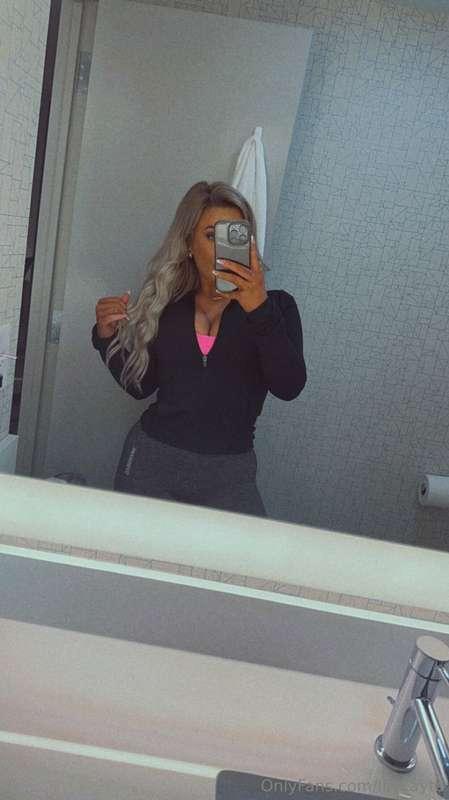 TIP me in my inbox for a special titty bundle 👅