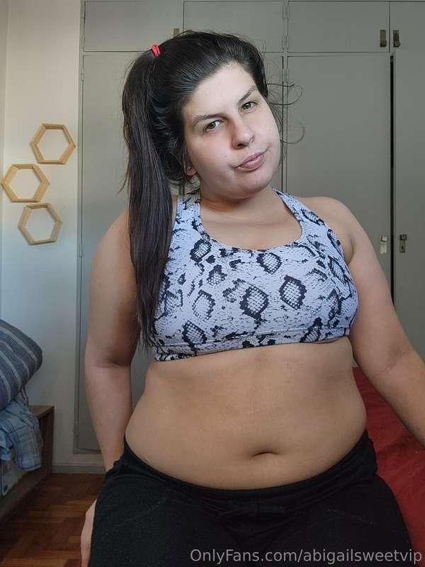 Take off this top and fuck me 😈🍆