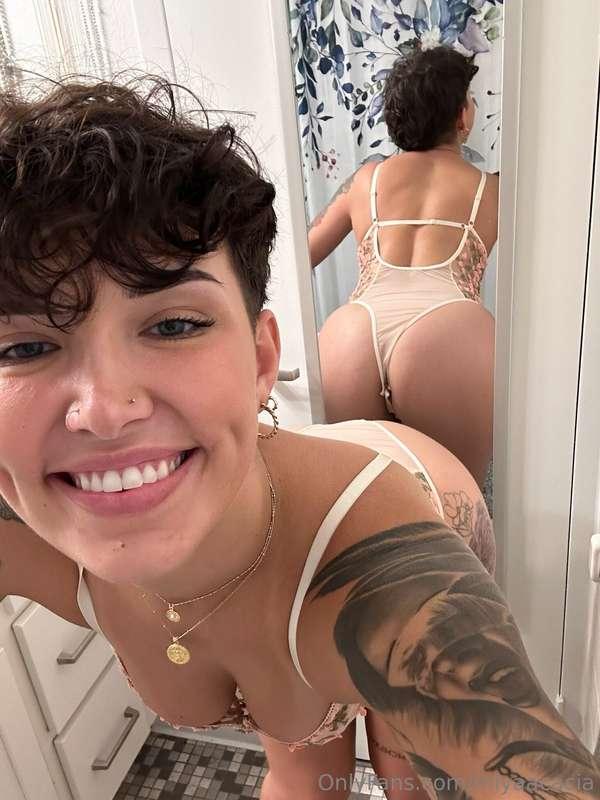 I want you to bend me over just like this 😮‍💨