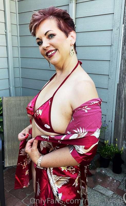 **Mature babes** *are spicier* 🌶️ I LOVE fulfilling kinks— *..