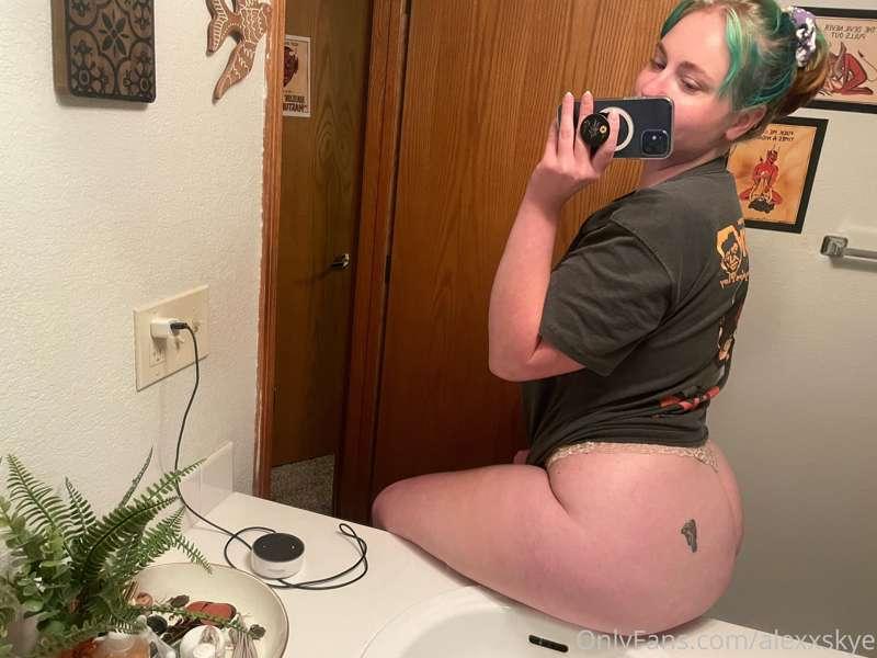 Hi 🍑👅