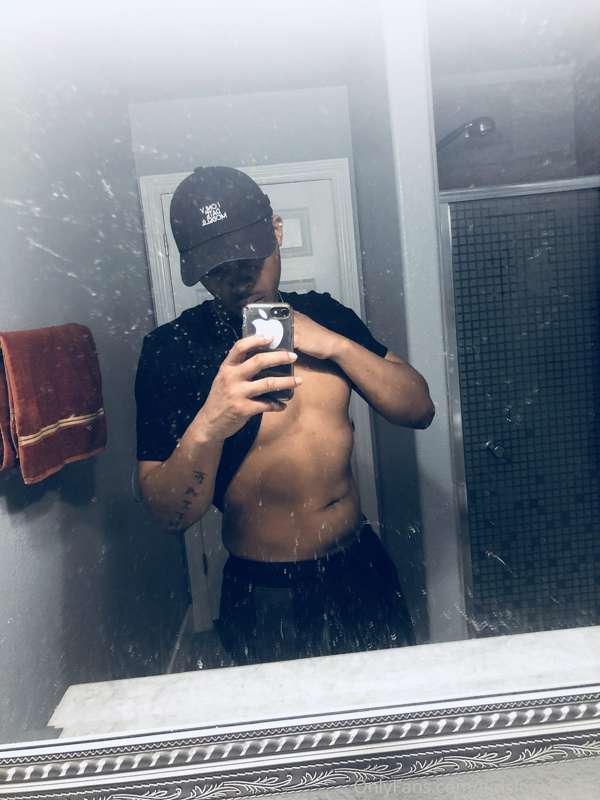 Shirt / No Shirt ?
Onlyfans.com/thekidflashy