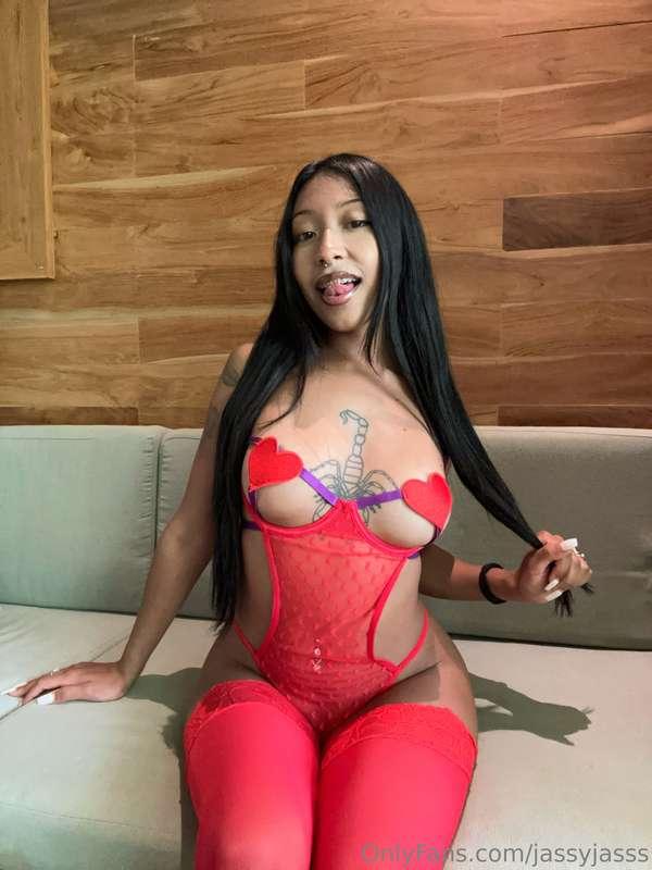Another little V-Day outfit for you🥰 look how nice my
tittie..