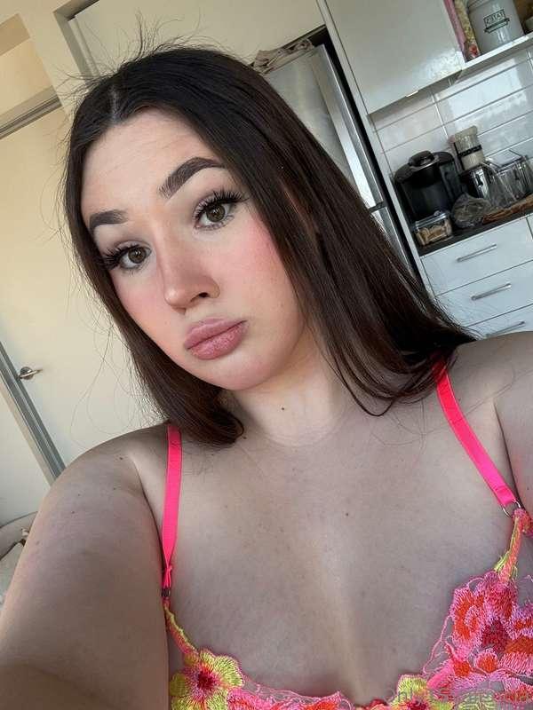 Let me see that cock 😈 I want to see how hard I make you..🥰