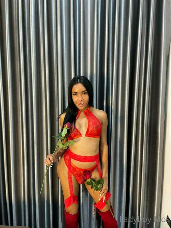 I love mens who gift flowers💋🌹🤴
And also when they take me t..