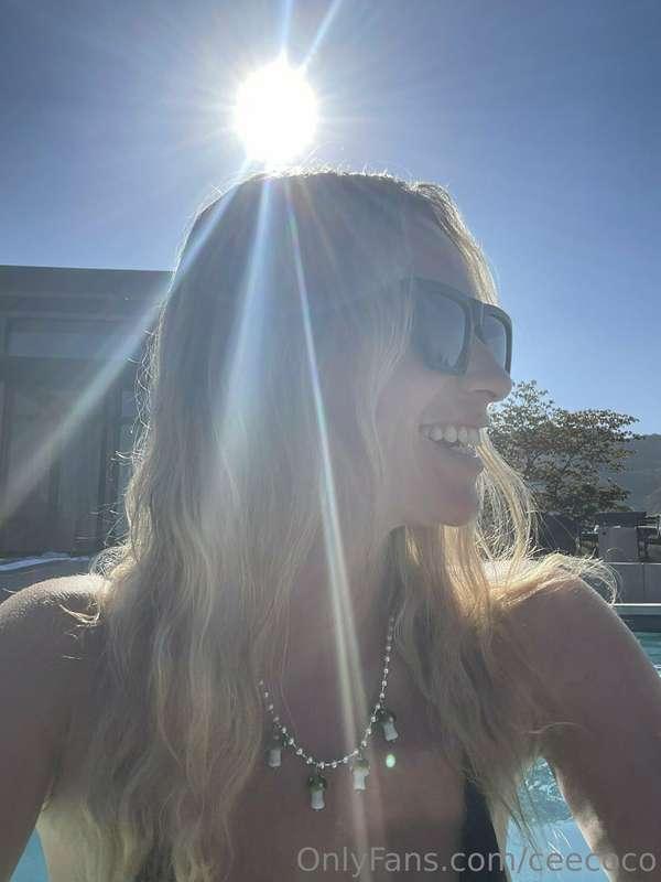 🌞Monday has been so beautiful 🤩 sun shine and good times . E..