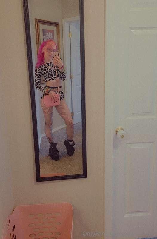 Results of my rave outfit test run 🐄💕
I think I made up my m..