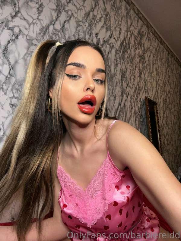 ### Sometimes some lips of red and hot have kissed you?💋😘