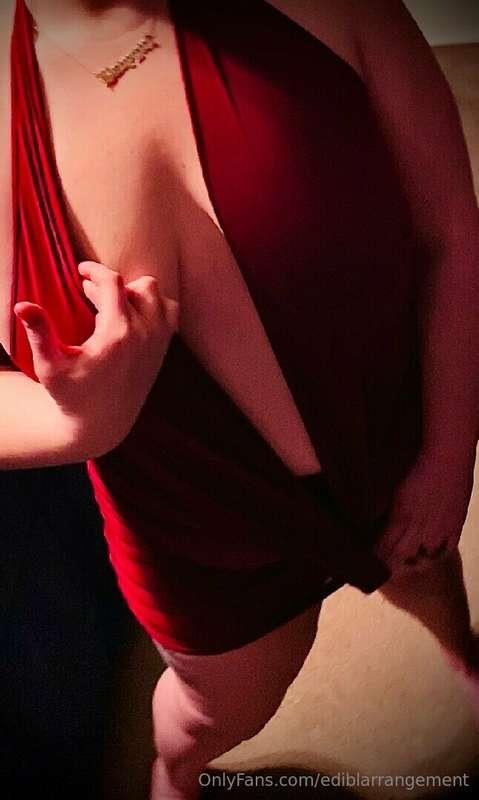 Love this red dress! Unlock the full set and you won't be di..