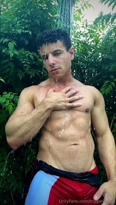 Trying to beat the summer heat! 💪🤼