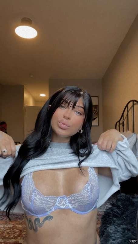 tits outtttt