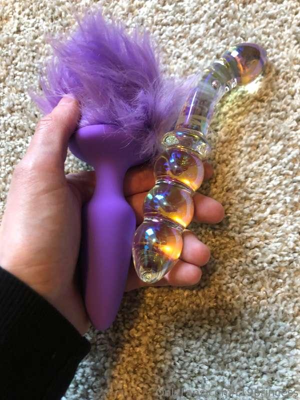 Just seeing my new toys gets me excited 💦 Can’t wait to brea..