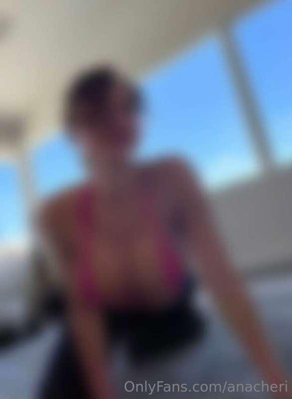 ***Now you KNOW why I ❤️ Tuesdays!*** 👅
How about a close up..