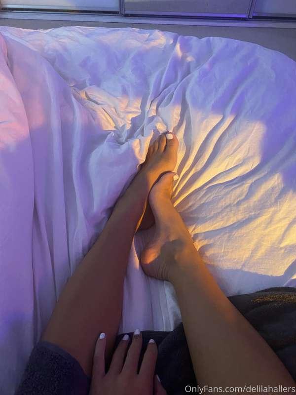 For my feet lovers 🤍
Freshly painted and fresh out the showe..