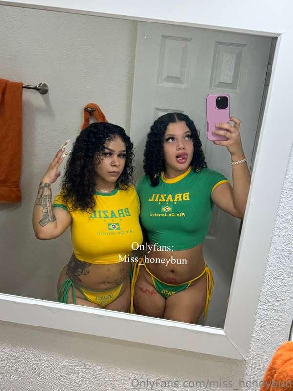 Going live at midnight central time 👅 THREESOME LIVE !!!