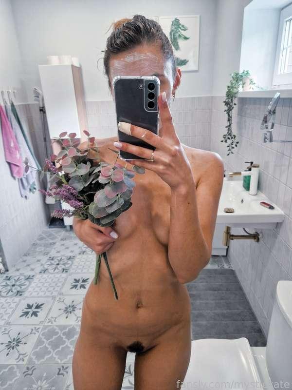 Felt cute today 😇😇😇

#fyp #free #selfie #mirror #flowers #fit #perfect #hairy #pubic #pussy #bathroom #facemask #tanned #sport #skinny 