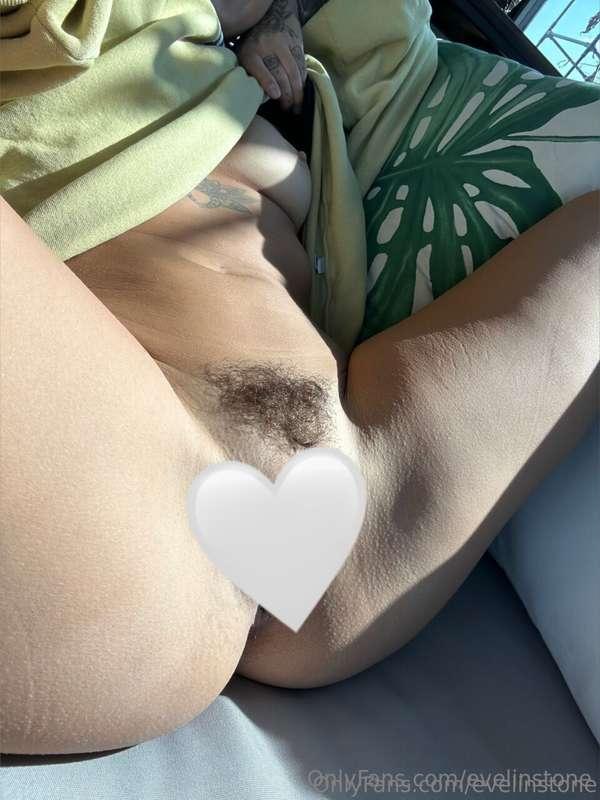 Just sent a sexy pussy picture bundle to your DM’s! Unlock i..
