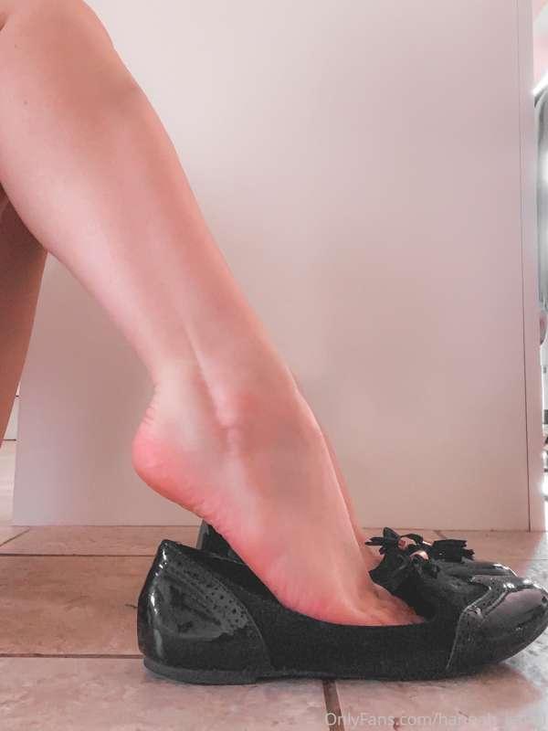 footgirlgonebad_ image #2