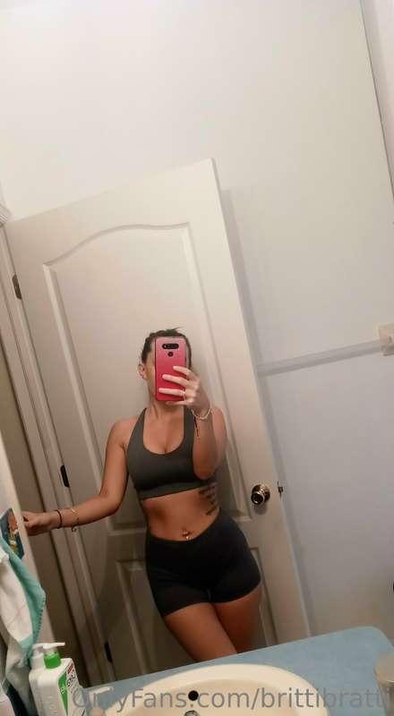 I need a workout partner 💪 Motivate me for leg day 😂 I don't..