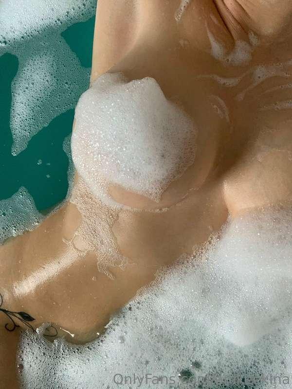 I love it when the skin is shiny and wet, well have you work..
