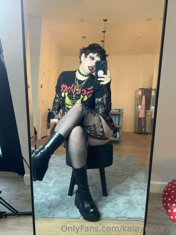 crossing my legs the way i cross ur mind everyday