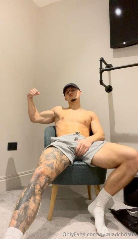 I need someone worshipping this 😈 come here boy! 🔥