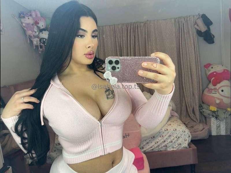 @alelishious is a super cute trans girl with an ass you won’..