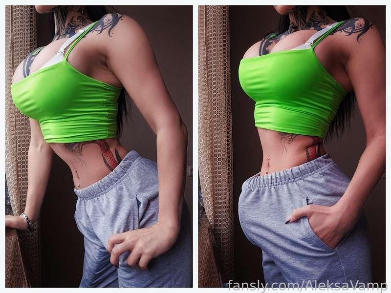 
Oh! These gray pants are clearly showing something!😌😘
Do you have any guesses what it could be?😻😍


#fyp #alt #goth #bigtits #bdsm #tattoos #strapon  #femdom #mistress #pegging