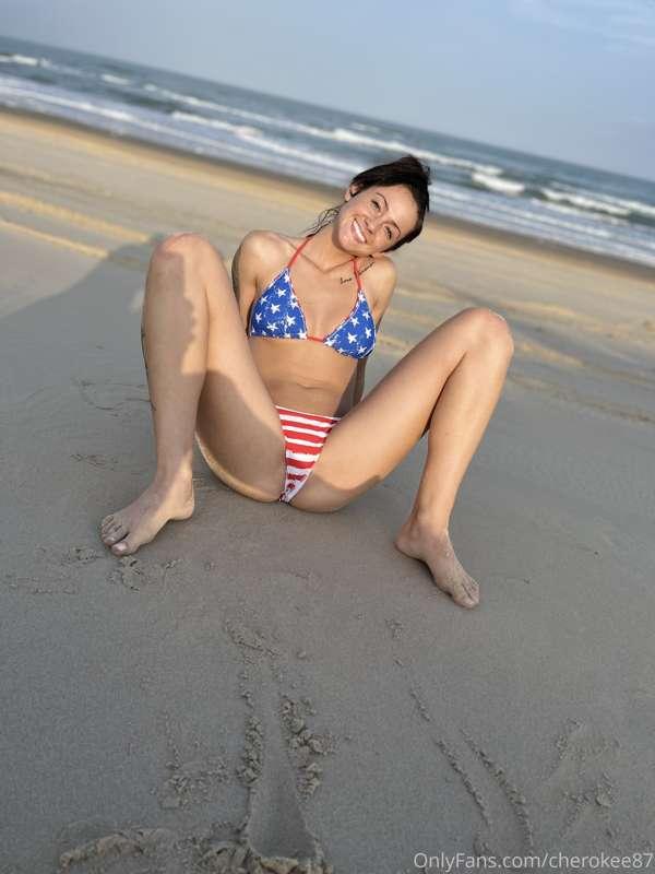 Big smile and legs spread 😂😘 how it should be!