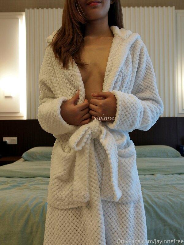 I love wearing robes like these cause they're so easy to tak..