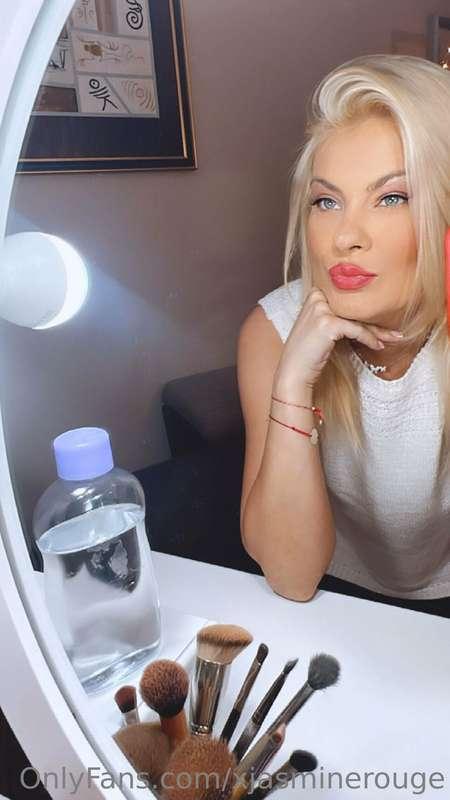 Ready for action 😈 Better check your DM's 💋